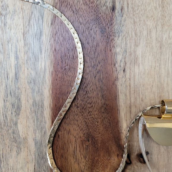 Long gold chain and see through resin pendant necklace - Picture 5 of 7